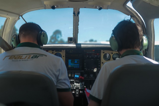 Aula Prática para Piloto de Avião Bimotor Escola Santo Antônio do Sudoeste - Aula Prática Piloto de Avião