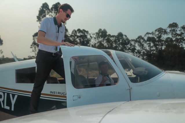 Contato de Escola de Formação de Piloto de Aeronave Monomotor Santo Estevao - Escola de Formação de Piloto Avião Monomotor
