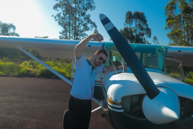 Contato de Escola de Formação de Piloto de Aviões Cafarnaum - Escola de Formação de Piloto de Avião Privado